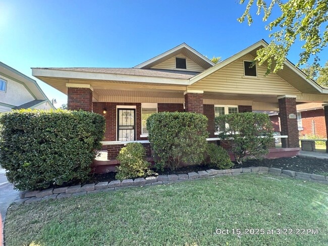 Building Photo - RHODES AREA 4 Bedroom /2.5 Bath House! Hal...