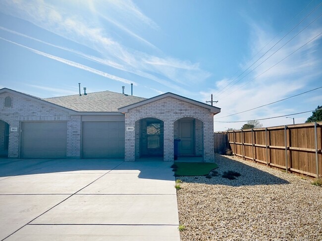 Building Photo - New 3/2/2 Available in Wolfforth