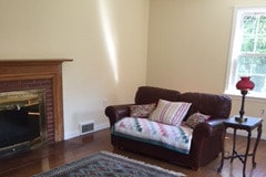 living room - 216 Kelvin Pl