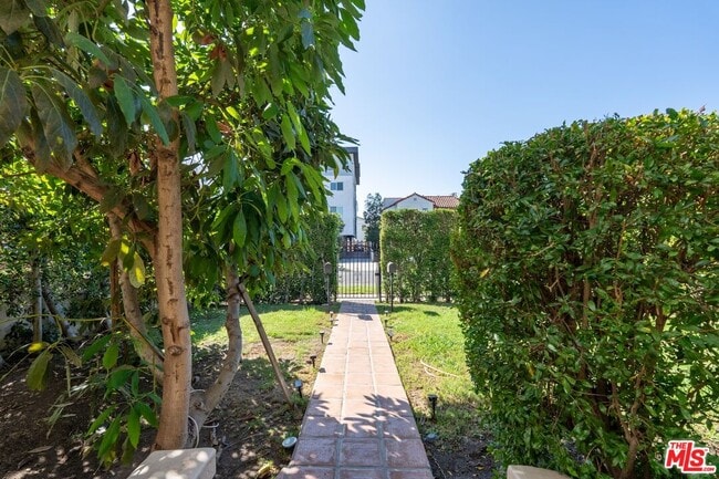 Building Photo - 1428 S Sherbourne Dr