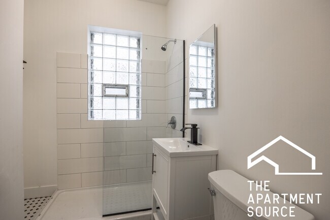 Building Photo - 2132 W Iowa St