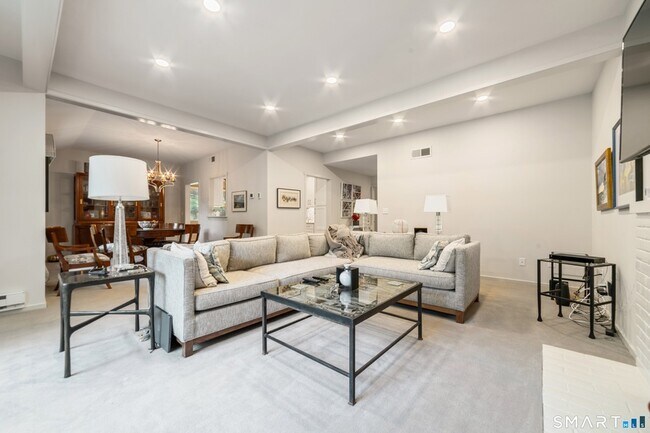 Building Photo - 595 Heritage Vlg