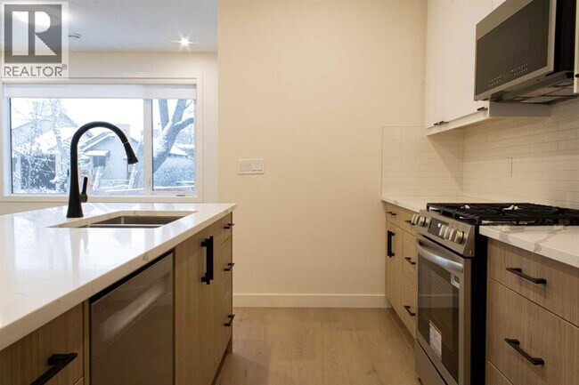 Photo du bâtiment - 1512-1521 21 Ave NW