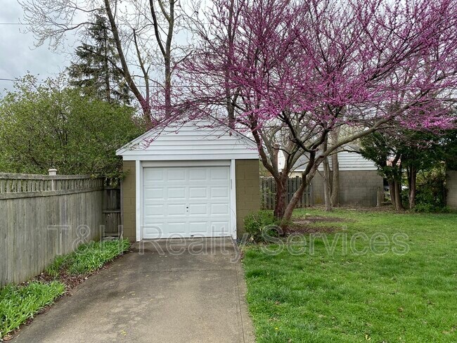 Building Photo - 1230 N Downey Ave