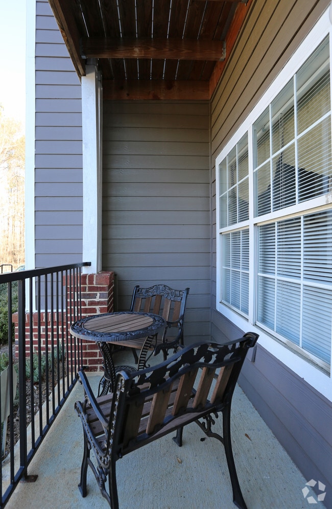 Building Photo - Peachtree Landing