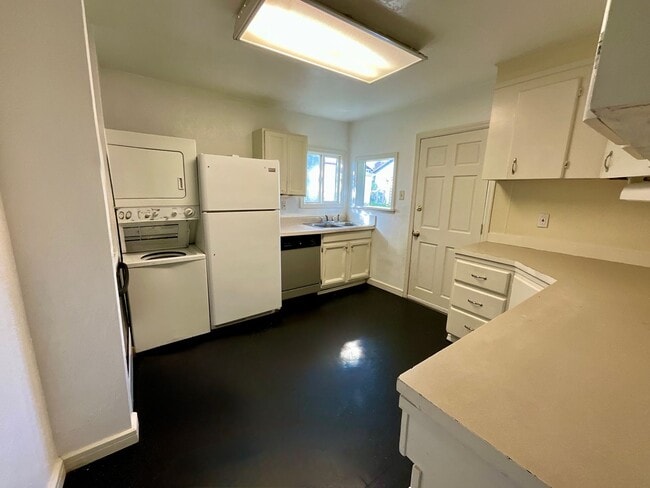 Building Photo - SEA 1328