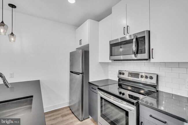 Foto del edificio - 330 Cecil B. Moore Ave