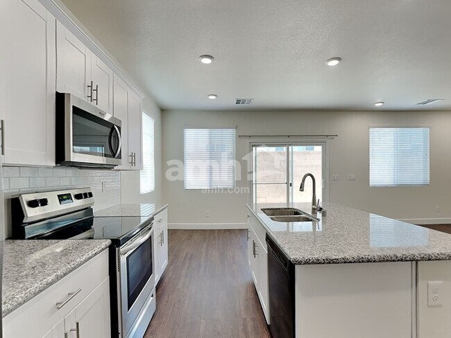 Foto del edificio - 1714 Viaggio Ave