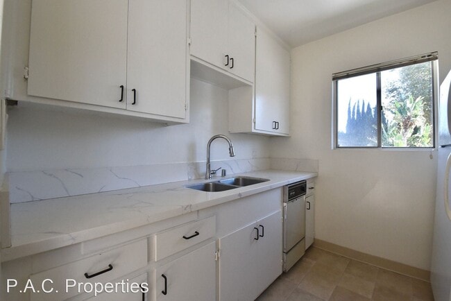 Building Photo - 1 br, 1 bath Apartment - 11204 Peach Grove...