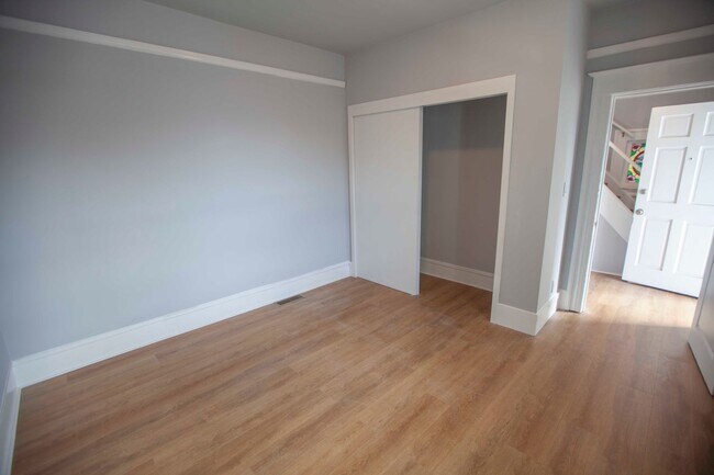 Foto del edificio - Renovated SingleFamily House, 4BR1.5BA, Ne...