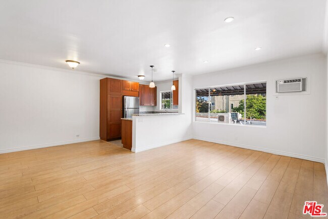 Foto del edificio - 628 Huntley Dr