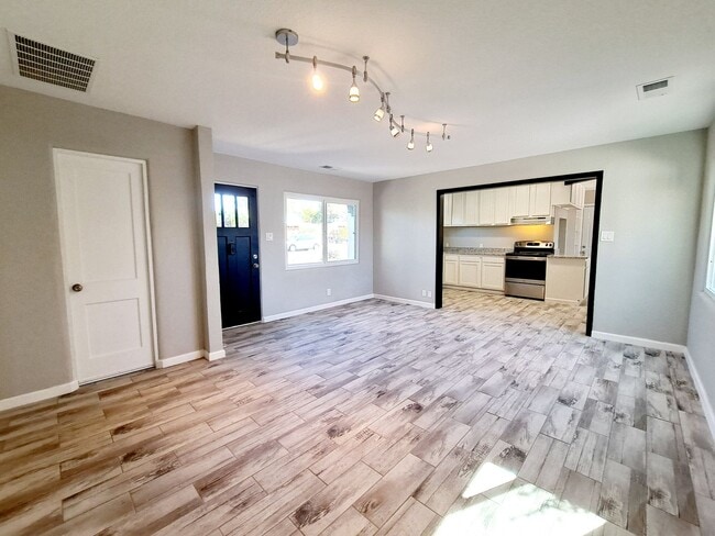 Building Photo - Coming soon! Stunning Upgrades! 2 bed 2 ba...