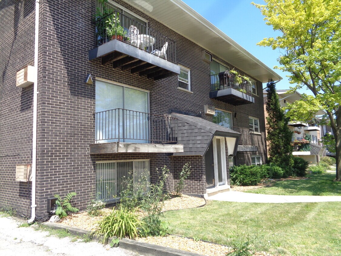 10756 S Harlem Ave Unit 1B, Worth, IL 60482 Condo for Rent in Worth