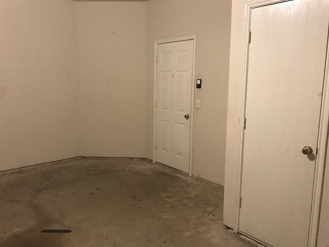 Building Photo - 9 Dominion Cir