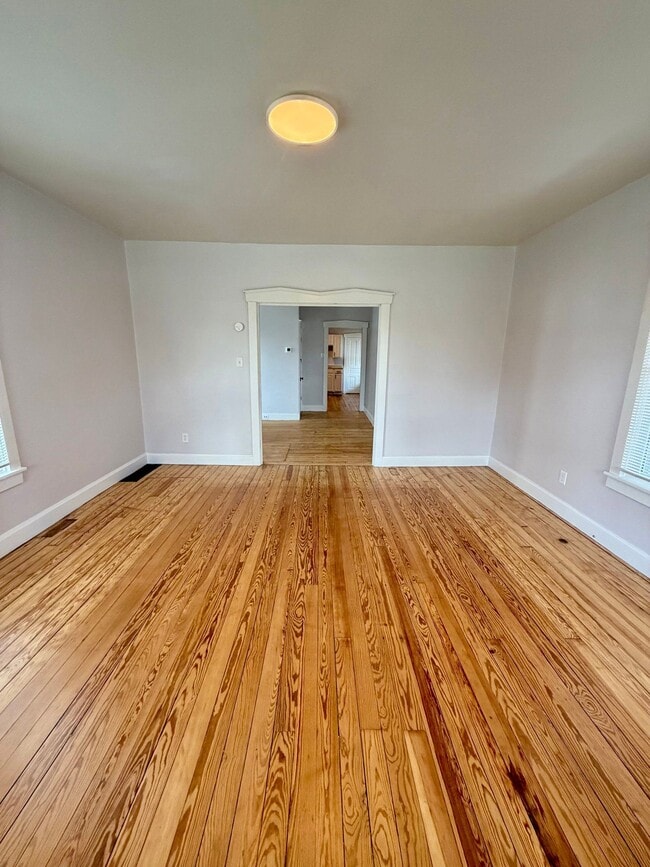 Building Photo - 37 N Kinzer Rd