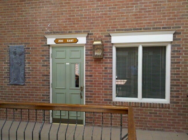 Building Photo - 300 W Broome St