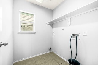 Building Photo - 307 Gateship Dr