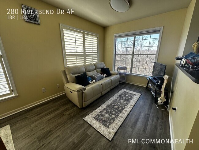 Foto del edificio - 280 Riverbend Dr