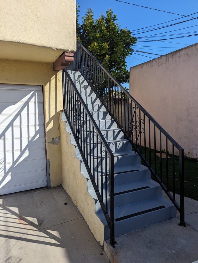 Photo - 1051 E Hyde Park Blvd (Inglewood, CA) Apartments