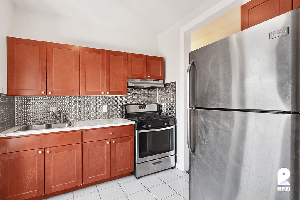 Foto principal - 392 E 4th St