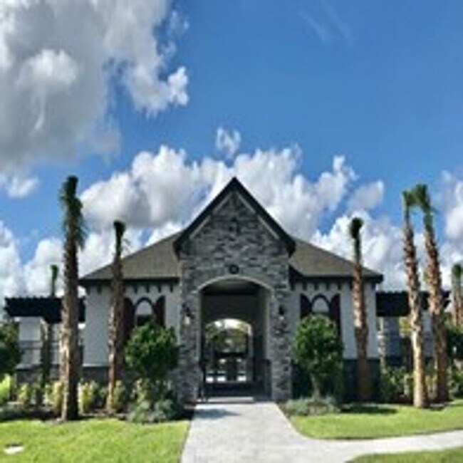 Foto del edificio - Stylish 3-Bedroom Townhome in Gated Sanfor...