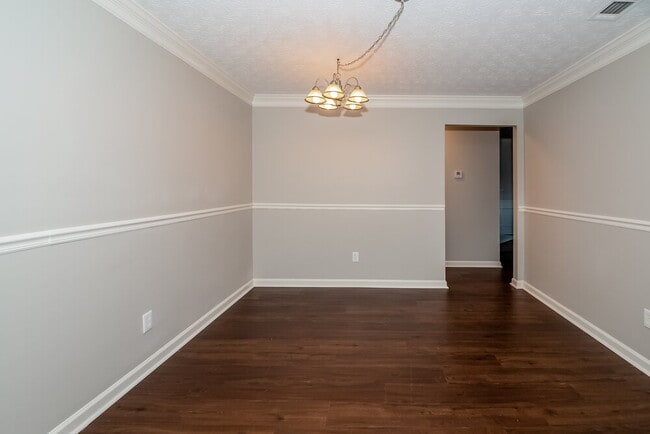 Building Photo - 5035 Yellow Pine Dr