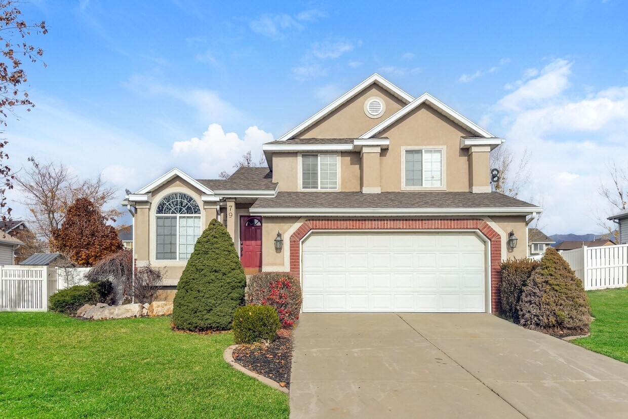 Primary Photo - Comfortable 4 bed, 3 bath Family Home With...