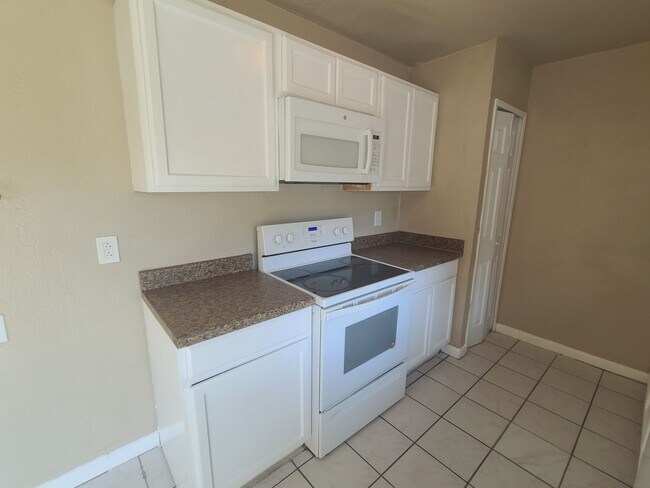 Foto del edificio - MOVE IN READY- Desoto-Single story three b...