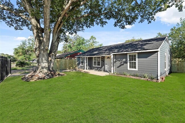 Foto del edificio - 4829 Brinkley St