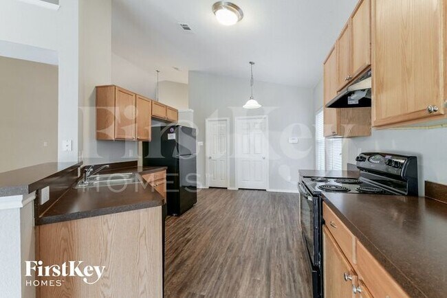 Foto del edificio - 1824 Fairbanks Dr
