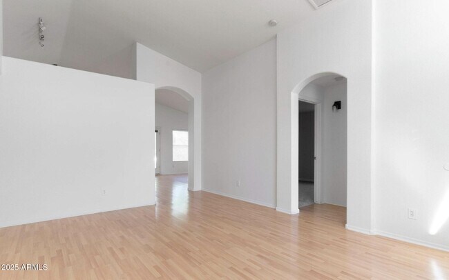 Foto del edificio - 12550 W Palm Ln