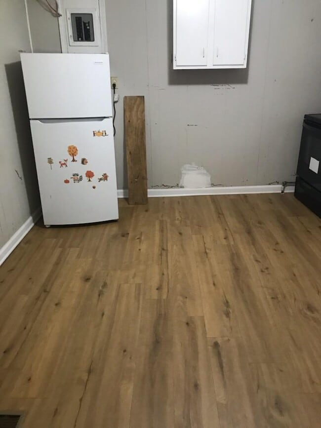 Building Photo - 126 Cox St