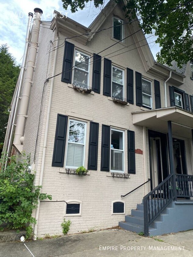 Foto principal - 4 Bedroom / 1.5 Bathroom Home in Bethlehem!