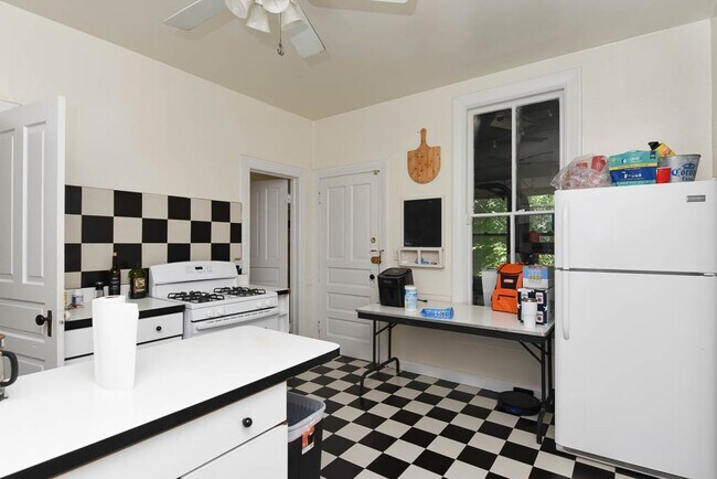 Foto del edificio - 2615 N Southport Ave