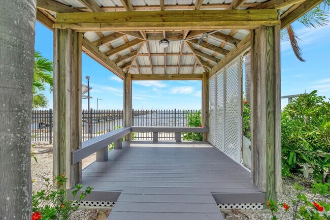 Building Photo - 611 Destiny Dr