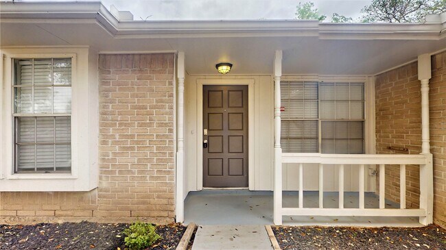 Foto del edificio - 2331 Barrington Pl Dr