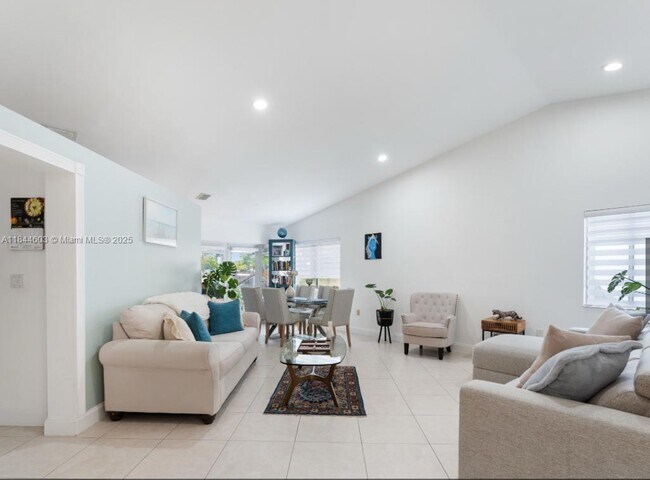 Building Photo - 14610 SW 145th Pl