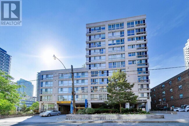 Photo du bâtiment - 11 Broadway Ave
