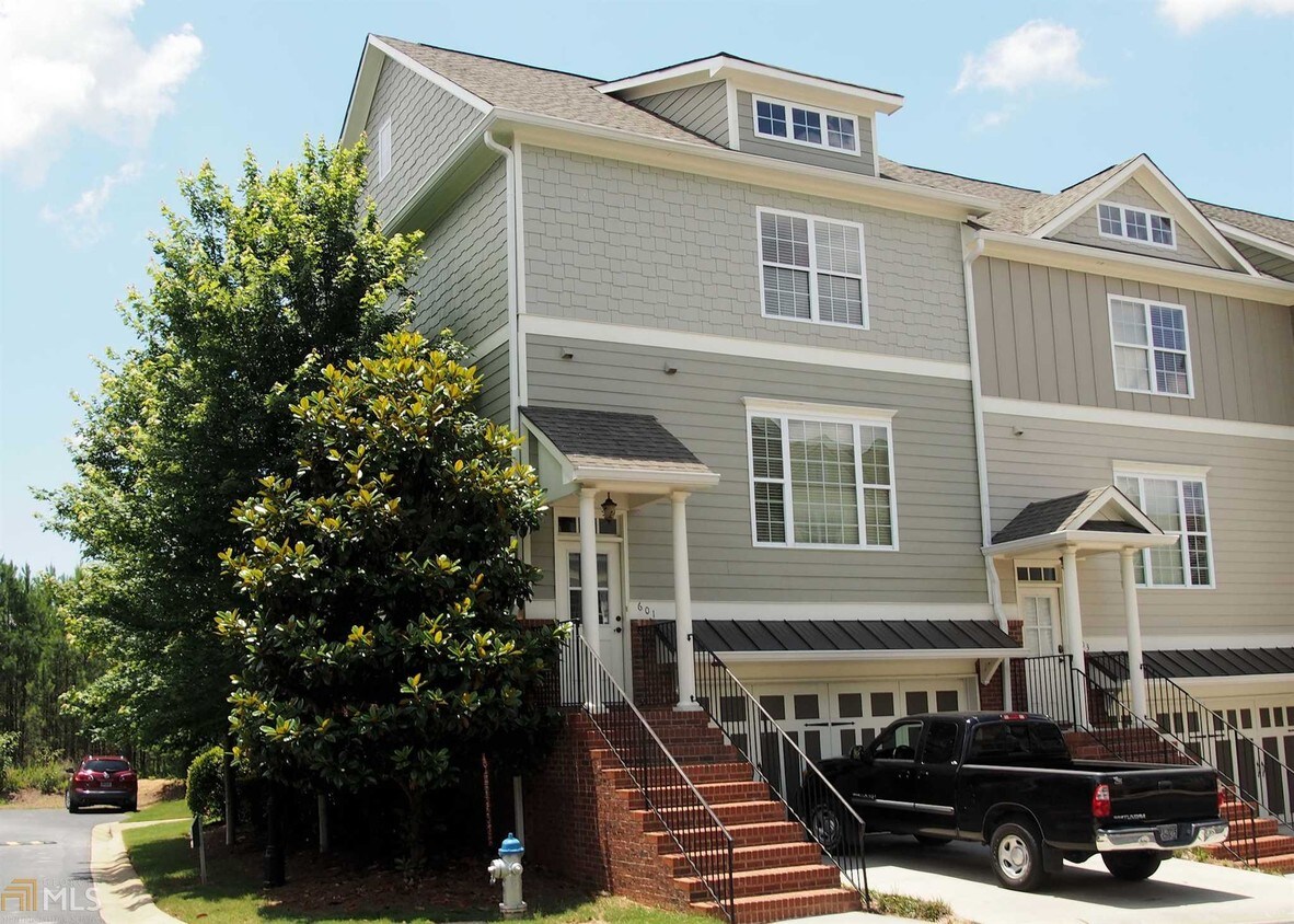 Foto principal - 601 Lexington Village