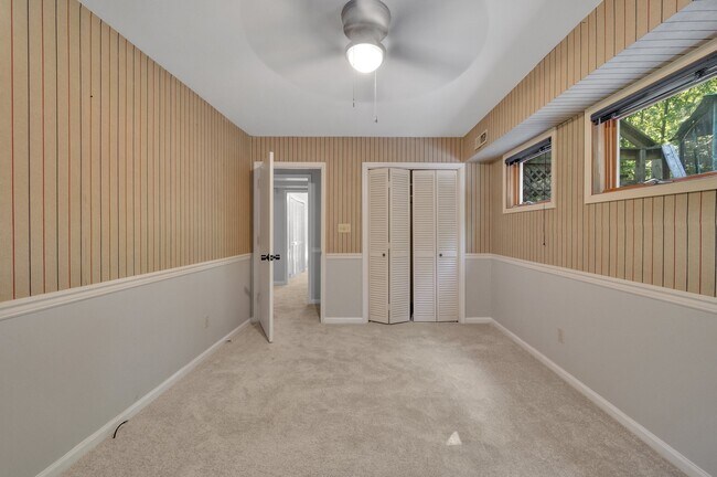 Foto del edificio - 8205 Knollwood Cir