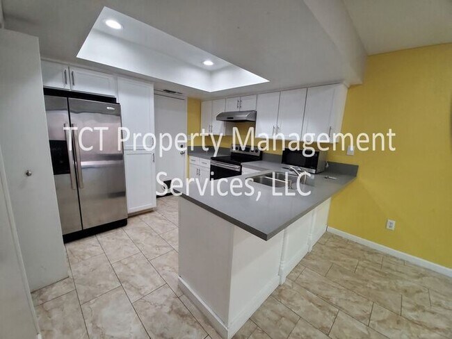 Building Photo - Three Bedroom Condo in the heart of Tempe