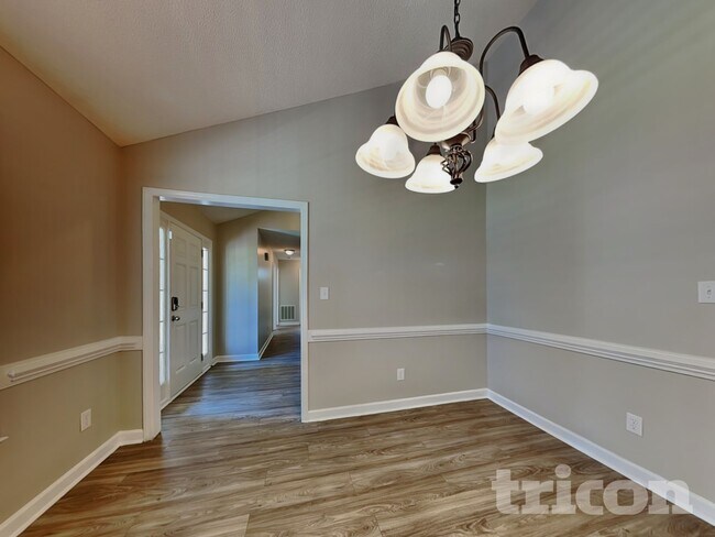 Foto del edificio - 46 Albemarle Dr