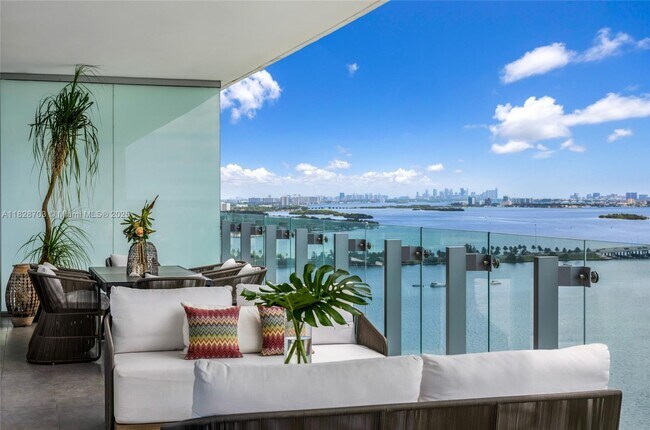 Foto del edificio - 700 NE 26th Terrace