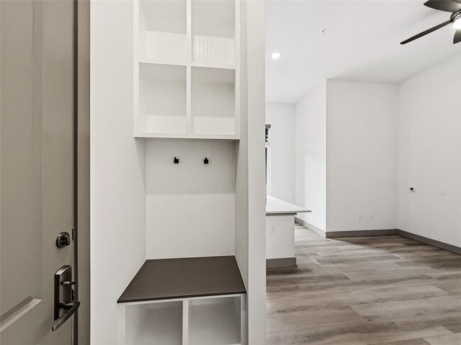 Building Photo - 170 Malone St