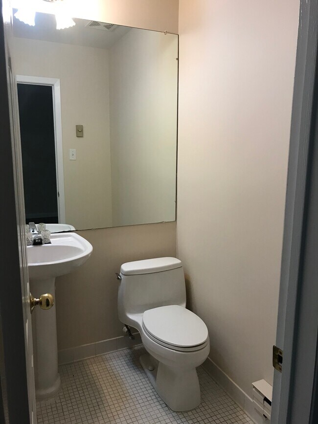 Building Photo - 34 Meadow Green Cir