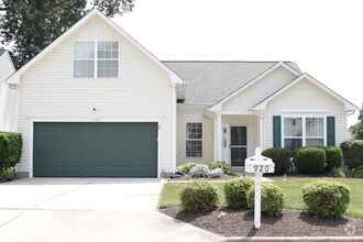 Building Photo - 920 Hanson Dr