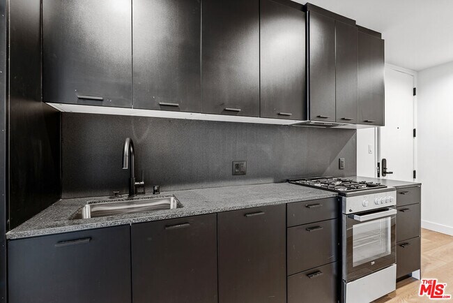 Foto del edificio - 3688 Overland Ave