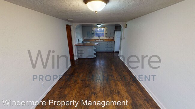 Building Photo - 1 br, 1 bath House - 310 1/2 SE 6th Street