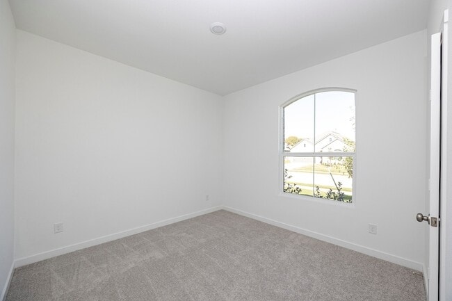 Building Photo - 612 Mare Dr