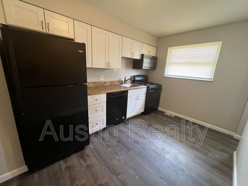 Foto principal - 4224 Wright Ave